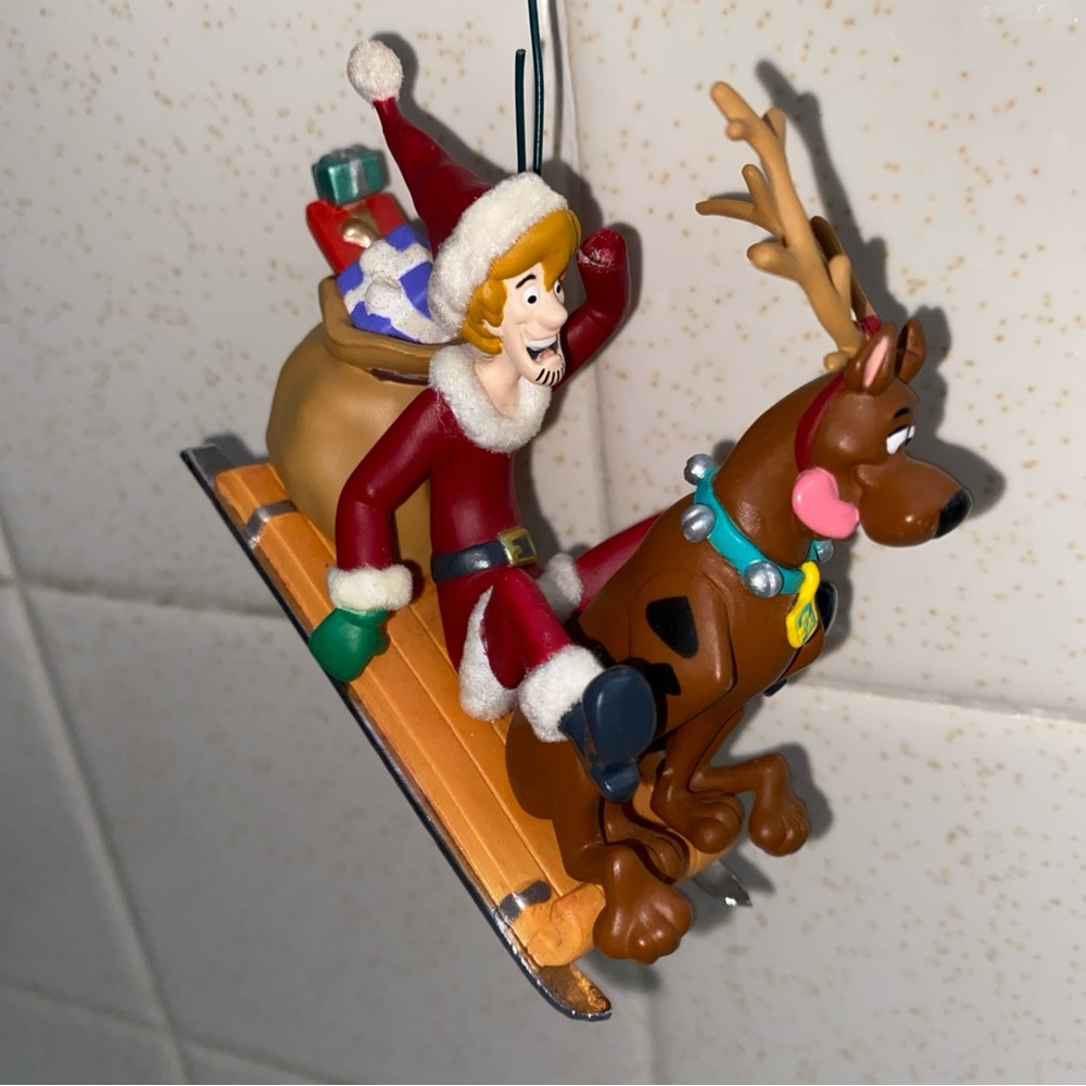 Scooby-Doo &  Shaggy‎ Sledding Hallmark VTG 2003 Holiday Christmas Tree Ornament